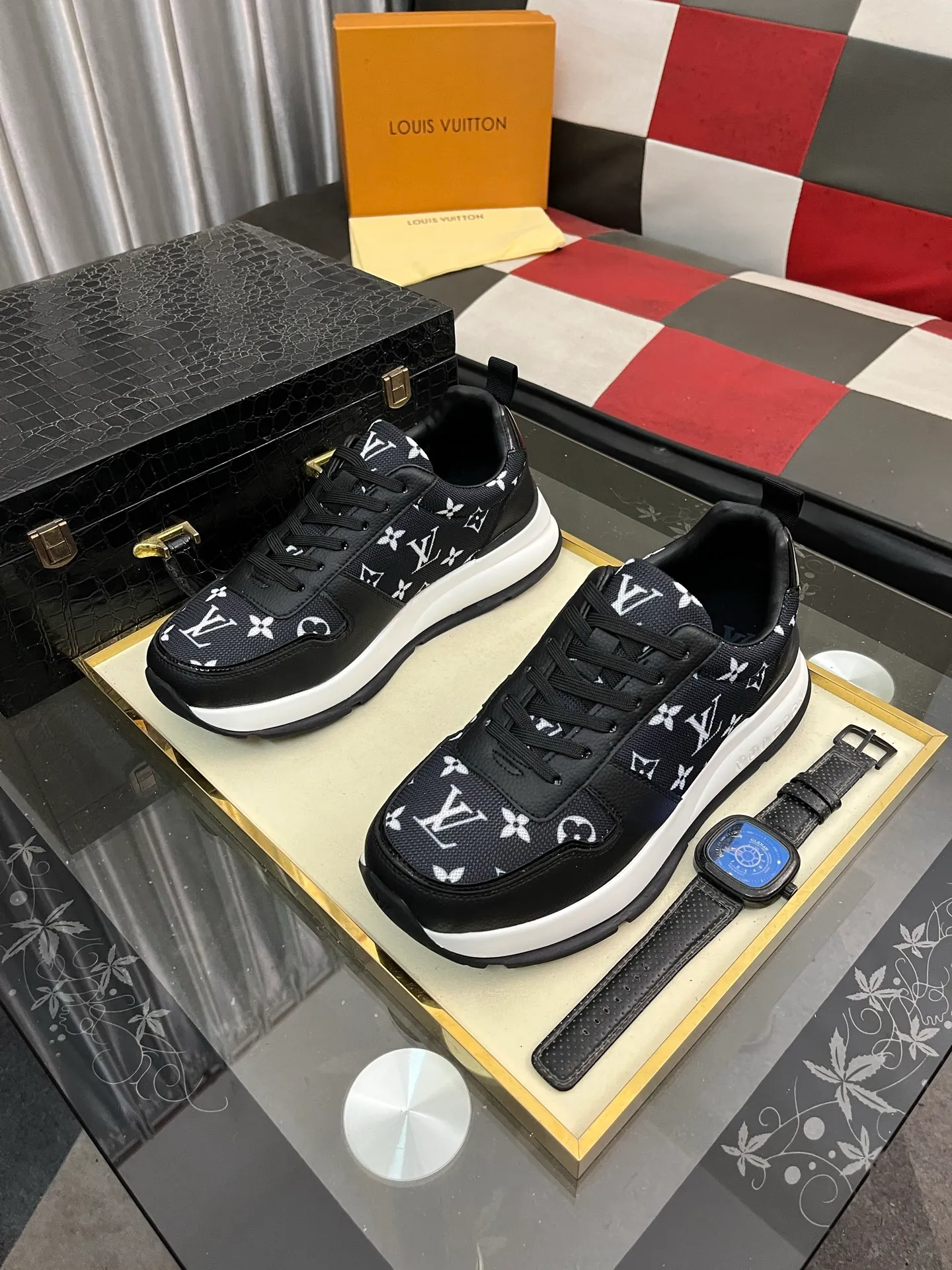 Men's men's shoes💰458⌚️⌚️ Loui* Vuitto* - Louis ** donkey's new color men's trainer sneakers, this LV Trainer sneaker is made of calfskin and breathable mesh, showing pure colors, the #54 logo on the back traces the brand's birth in 1854, the designer's handwritten brand logo embellishes one side, virgil Designed by abloh himself, it is a very commemorative sneaker. The new LV Louis Vuitton loui* vuitto* trainer sneaker low casual sports culture versatile basketball sneaker. Size: 38-444️⃣Colors available
